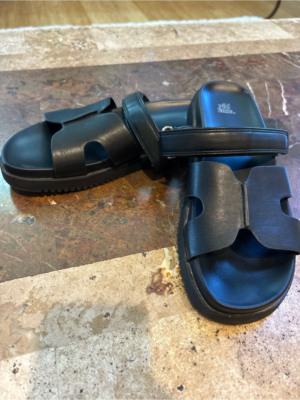 Women’s SZ 8.5 Hayley wild fable Black Leather  Slide Sandals with Double Strap